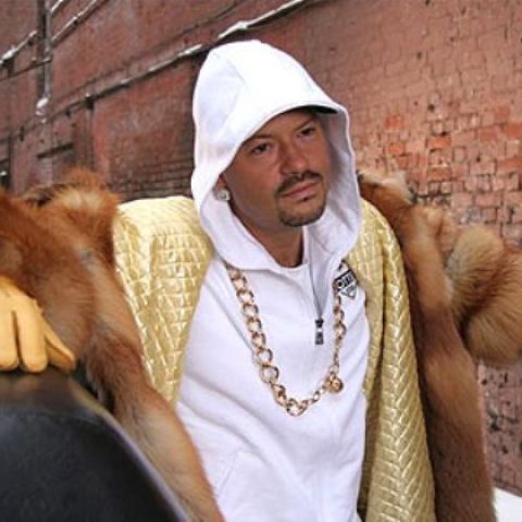 Семь кабинок