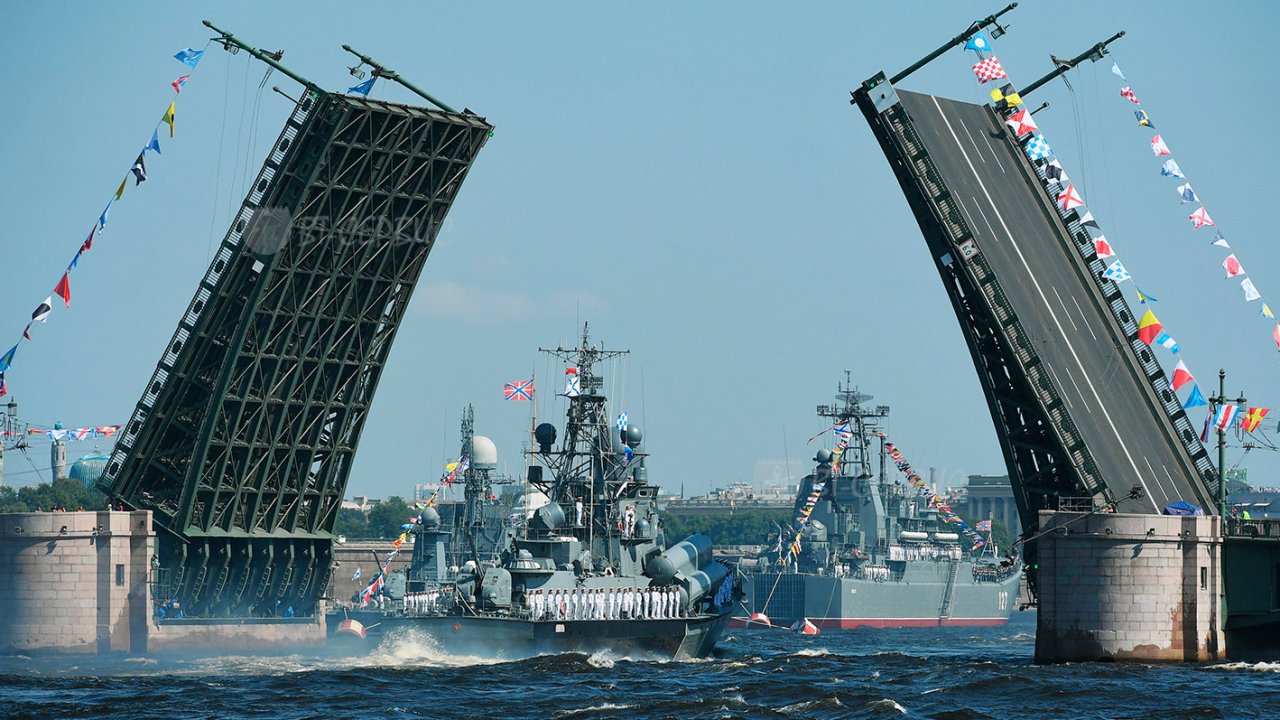 Торжественный парад к Дню Военно-Морского Флота